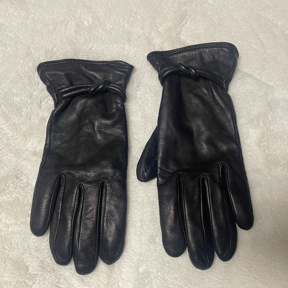 Black Leather Gloves with Cashmere Lining